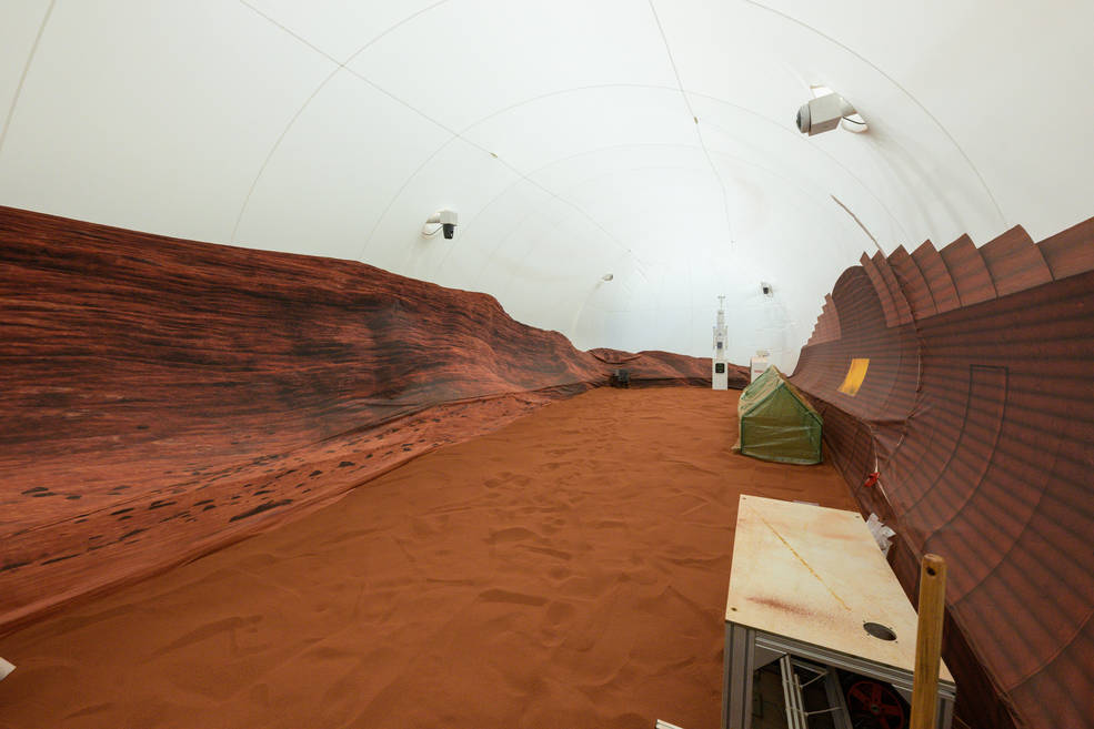 4 volunteers enter NASA Mars simulation for 1 year