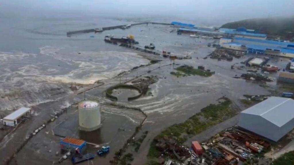 Tsunami warnings after powerful earthquake